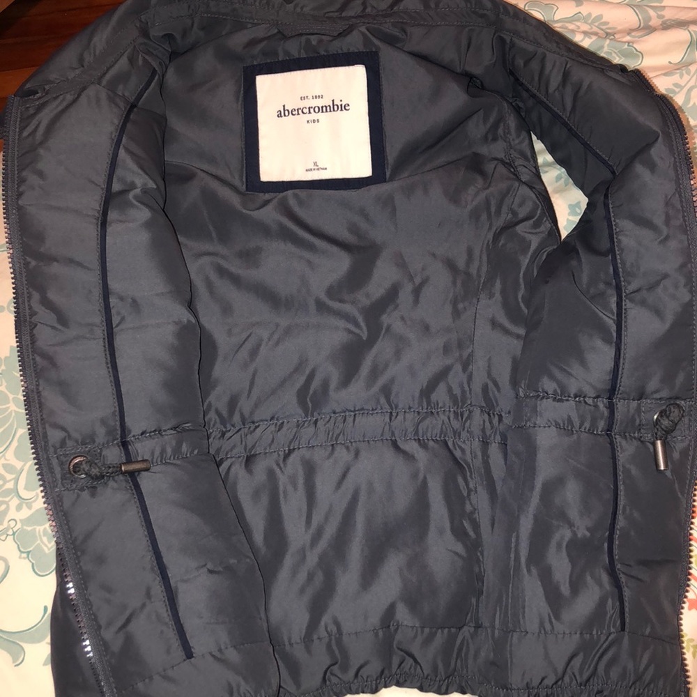 Gray Vest - Picture 4 of 4